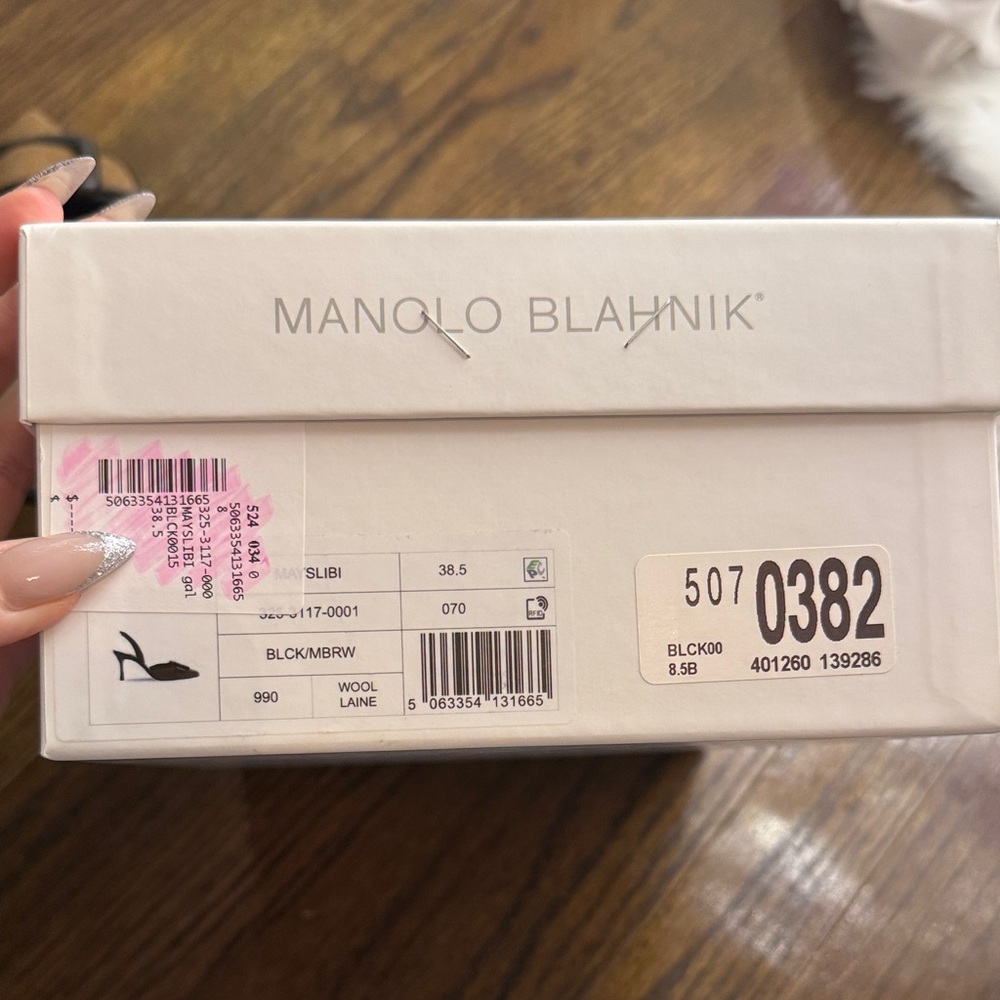 Manolo Blahnik
Mayslibi Gala Wool-Blend Slingback Pumps New - Picture 15 of 17
